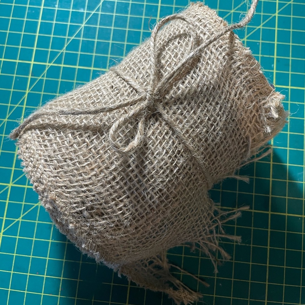 Burlap roll